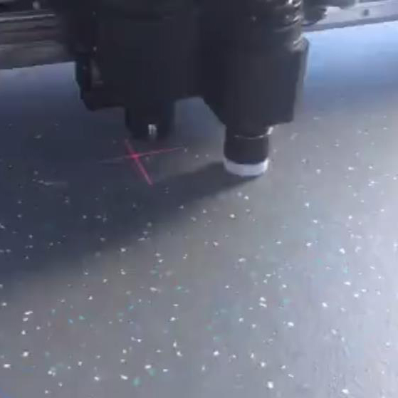 Quartz carpet vibration knife cutting video