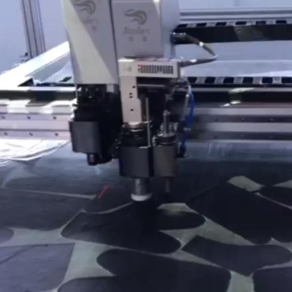 Real leather projection typesetting vibration knife cutting video