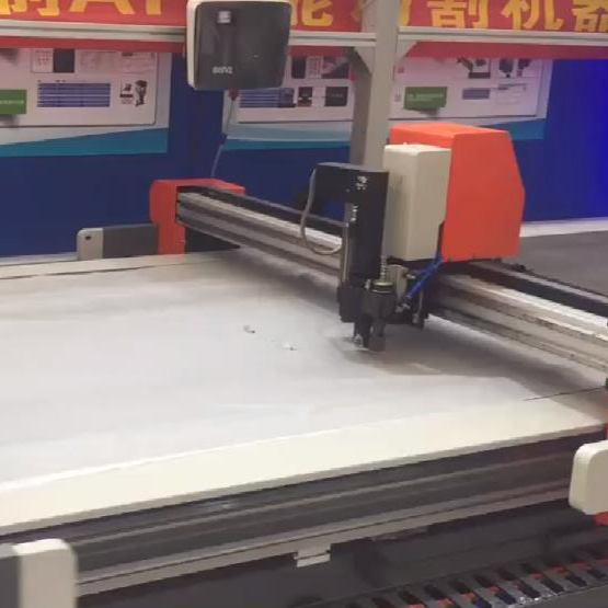 Asynchronous cutting video of double crossbeam fabric