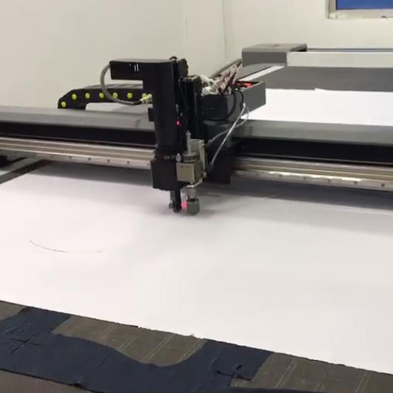 Fabric punching and cutting mouth circular knife cutting video